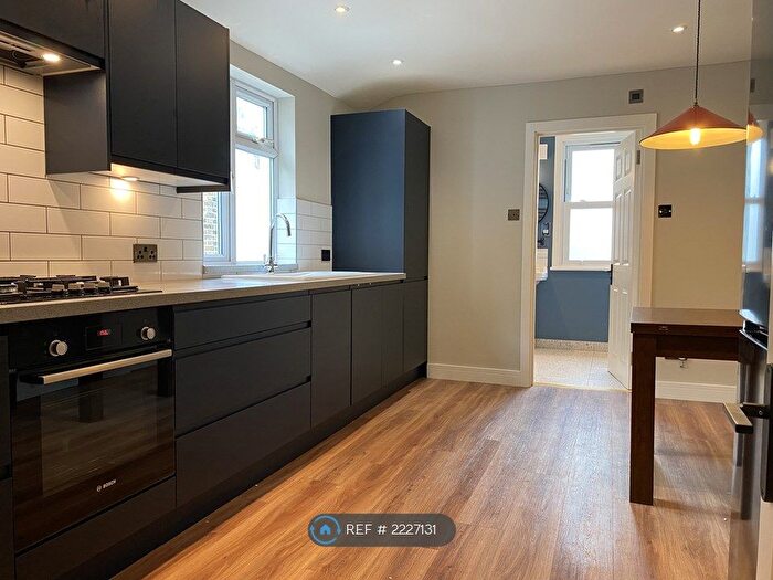 2 Bedroom Flat To Rent In Leslie Road, London, E11