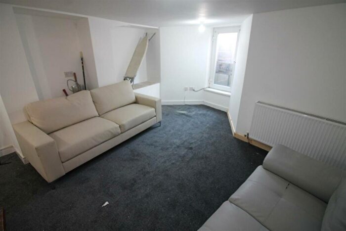 6 Bedroom House To Rent In Royal Park Avenue, Hyde Park, Leeds, LS6