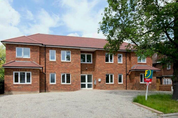 3 Bedroom Flat To Rent In Wood End Road, Harrow, HA1