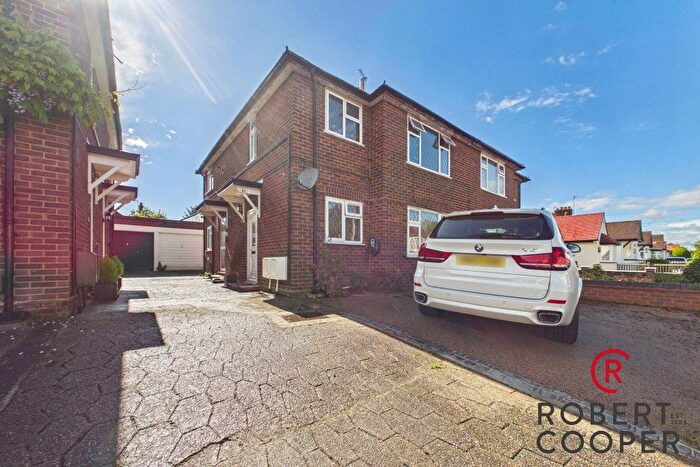 1 Bedroom Flat For Sale In Hawthorne Avenue, Eastcote, HA4