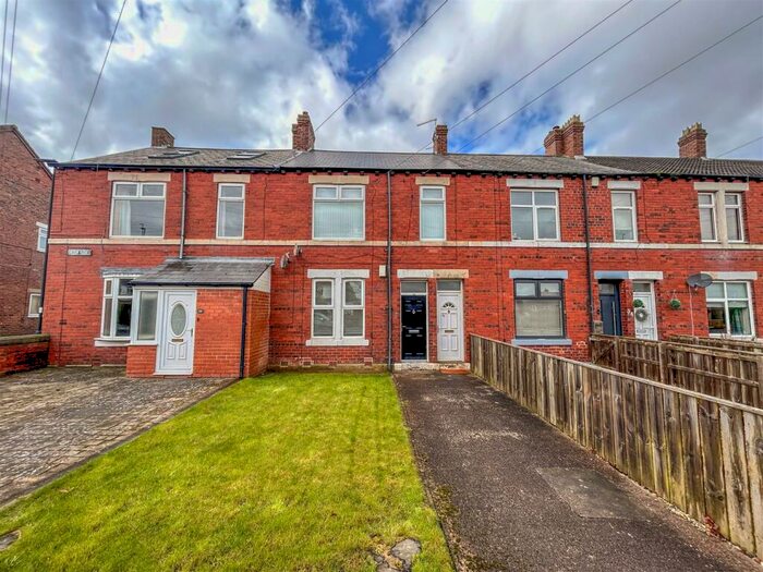 2 Bedroom Flat To Rent In East View, Wideopen, Newcastle Upon Tyne, NE13