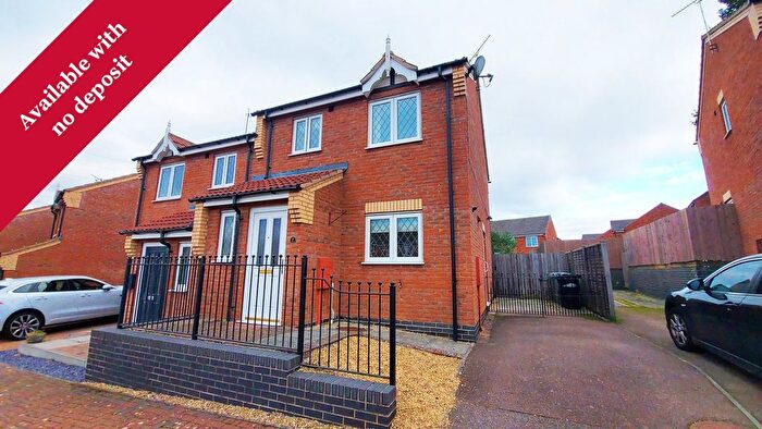 3 Bedroom Semi-Detached House To Rent In Cromer Close, Grantham, NG31