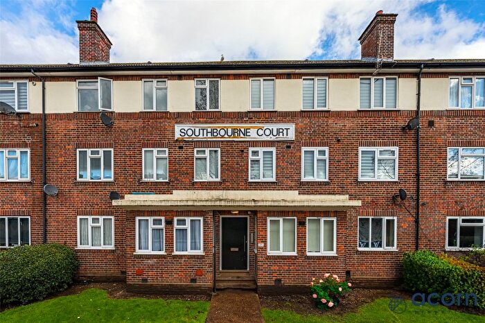 2 Bedroom Flat To Rent In Southbourne Court, The Hyde, London, NW9