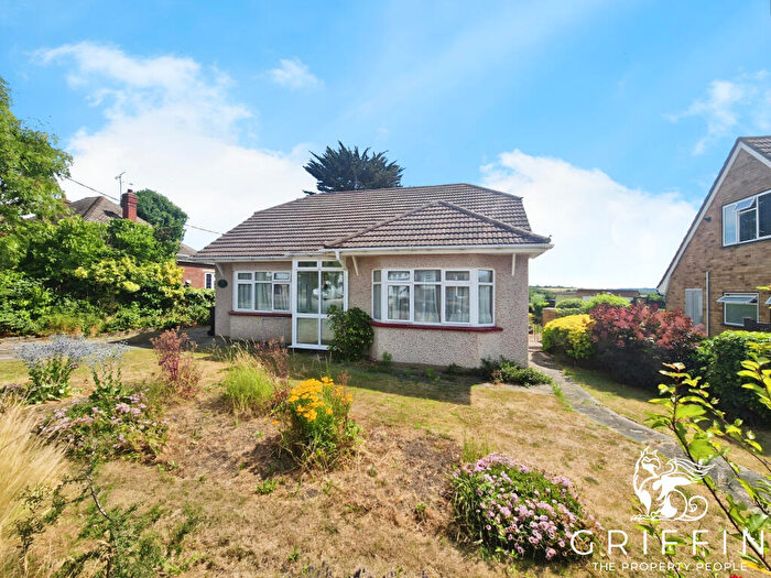 4 Bedroom Detached House For Sale In Brackendale Avenue, Pitsea, SS13