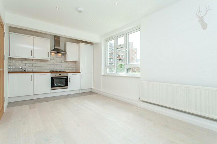 3 Bedroom Flat To Rent In Wenlock Street, Hoxton, London, N1