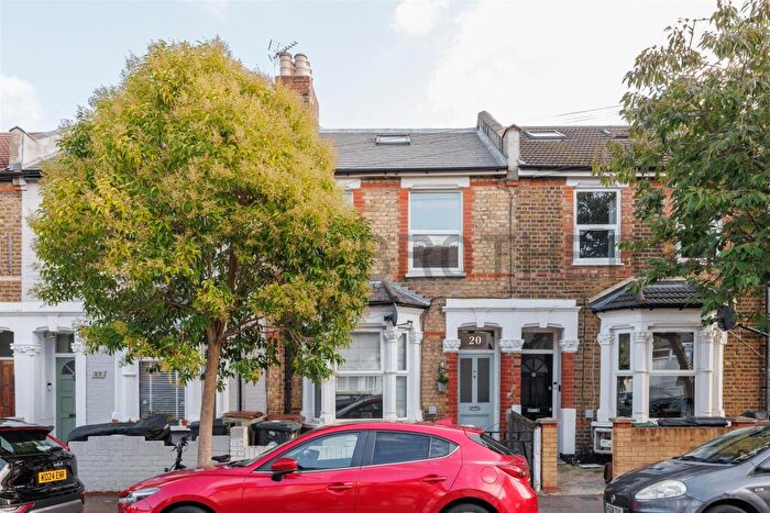 2 Bedroom Apartment To Rent In Thorpe Road, Walthamstow, E17