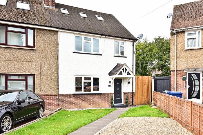 5 Bedroom Semi-Detached House For Sale In Westbrook Square, Barnet, EN4