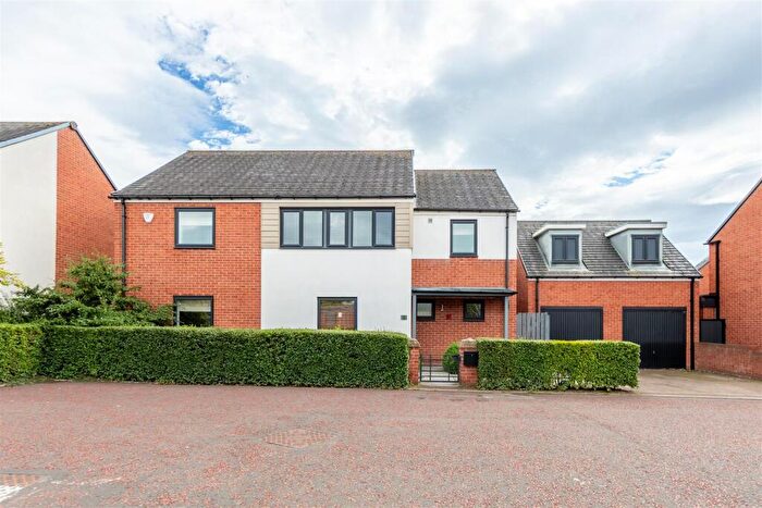 4 Bedroom Detached House For Sale In Kimmerstone Road, Greenside, NE13
