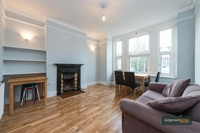2 Bedroom Flat To Rent In Willcott Road, Acton, London, W3