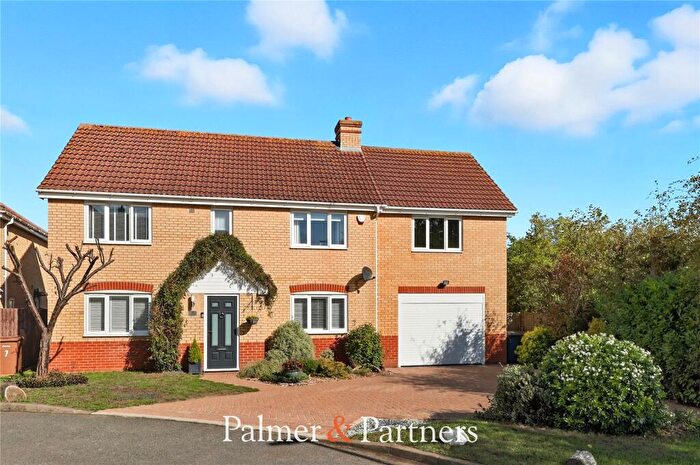 5 Bedroom Detached House For Sale In Whitfield Link, Chelmsford, Essex, CM2