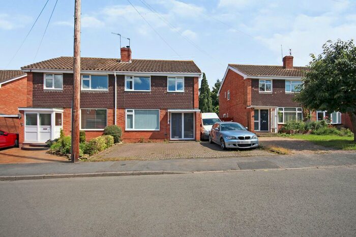 3 Bedroom Semi-Detached House For Sale In Wychwood Close, Bishops Tachbrook, Leamington Spa, CV33