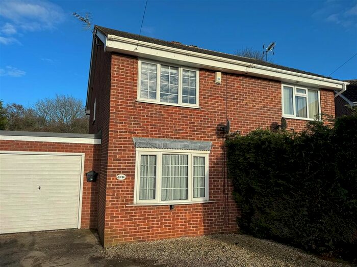 2 Bedroom Property To Rent In Wold Road, Pocklington, York, YO42