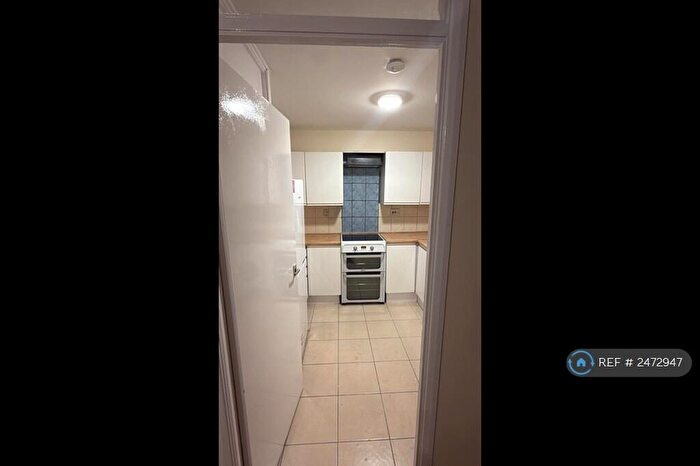2 Bedroom Flat To Rent In Gurney Close, Barking, IG11