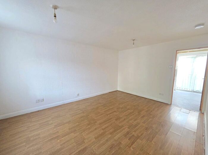 3 Bedroom Terraced House To Rent In Covelees Wall, London, E6