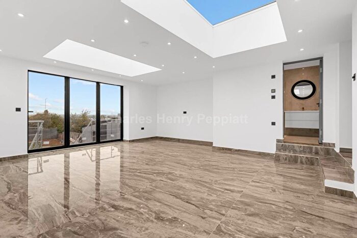 5 Bedroom Bungalow To Rent In Sunset Avenue, Chingford, E4