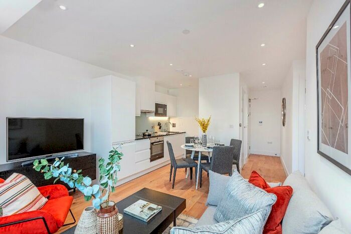 3 Bedroom Flat To Rent In Elibank Road, London, SE9