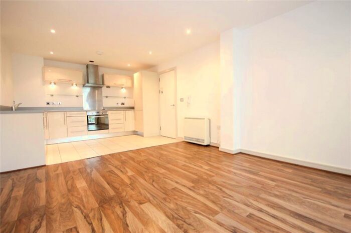 2 Bedroom Flat To Rent In Wilmslow Road, Didsbury, Manchester, M20