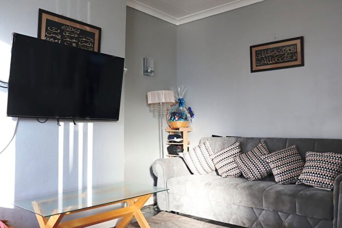 3 Bedroom Semi Detached House To Rent In Fairfield Road, Oadby, LE2