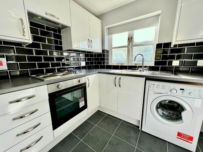 1 Bedroom Flat To Rent In Philimore Close, Plumstead, London, SE18