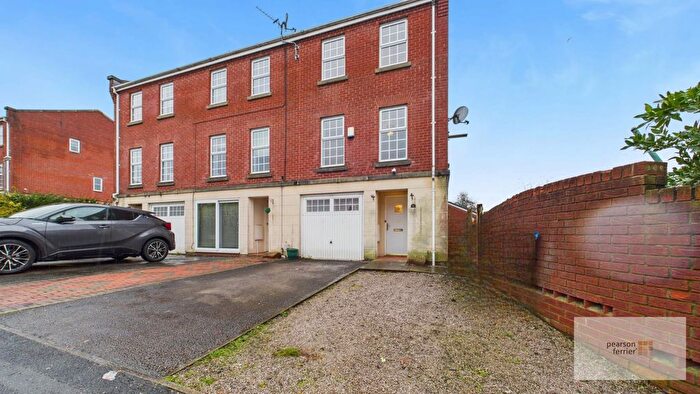 3 Bedroom Town House For Sale In Barlow Close, Seedfield, Bury, BL9