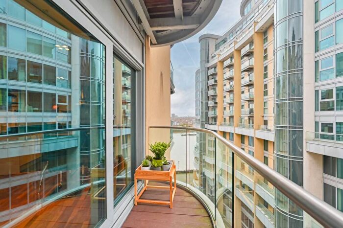 2 Bedroom Flat To Rent In Bridges Court Road, Battersea, London, SW11