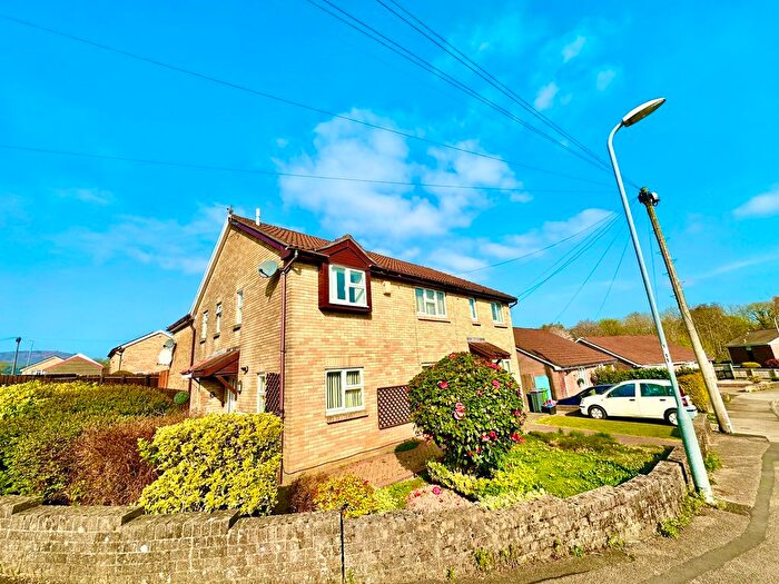 2 Bedroom Semi-Detached House For Sale In Oak Tree Close, New Inn, Pontypool, NP4