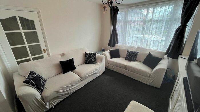 3 Bedroom Semi-Detached House To Rent In Sunbury Road, Feltham, TW13