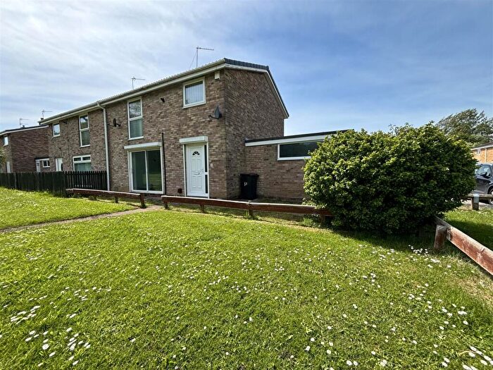 3 Bedroom Semi Detached House To Rent In Welbury Grove, Newton Aycliffe, DL5