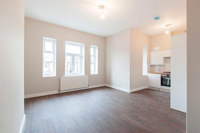 1 Bedroom Flat To Rent In Newburgh Road, London, W3