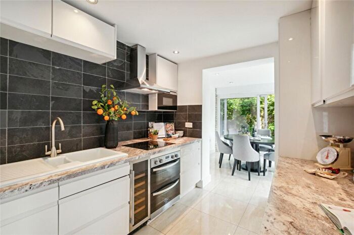 3 Bedroom Terraced House For Sale In Bridge Lane, London, SW11