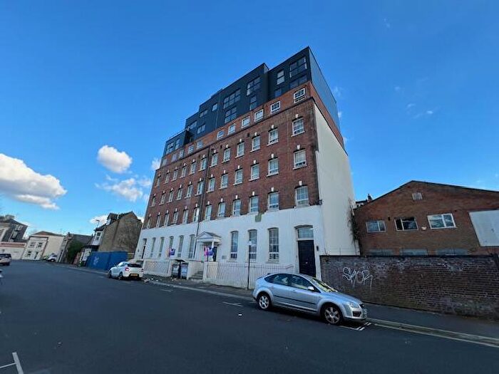 1 Bedroom Flat To Rent In Atlantic Mansions, Albert Road South, Southampton, SO14