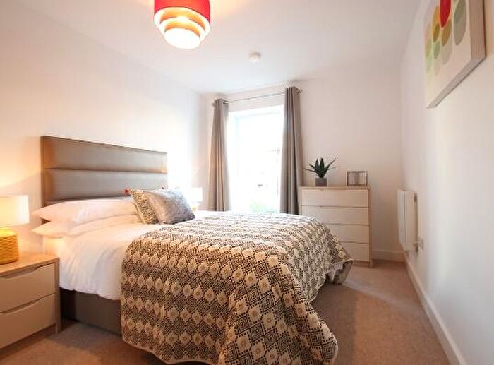 2 Bedroom Flat To Rent In Holmbush Mews, The Green, RH12