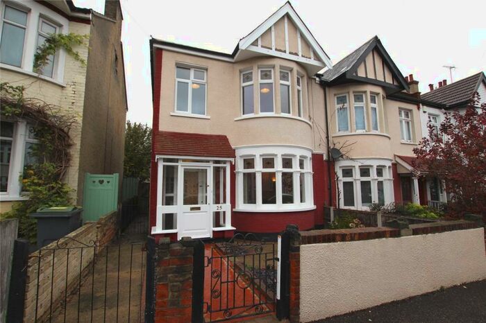 3 Bedroom End Of Terrace House To Rent In Oakhurst Road, Southend-on-Sea, Essex, SS2