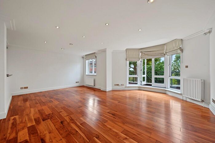 3 Bedroom Apartment For Sale In Kidderpore Avenue, Hampstead, London, NW3
