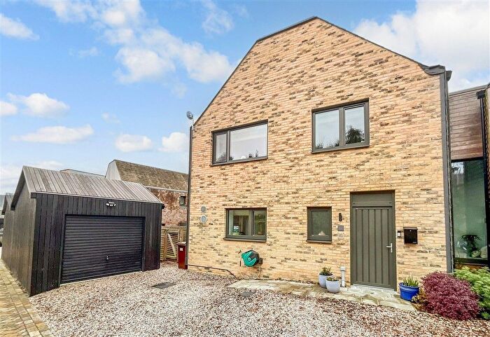 3 Bedroom Link Detached House For Sale In Hernhill, Faversham, Kent, ME13