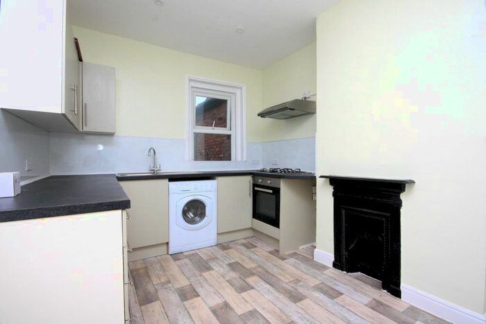 1 Bedroom Flat To Rent In Clearmount Road, Weymouth, DT4