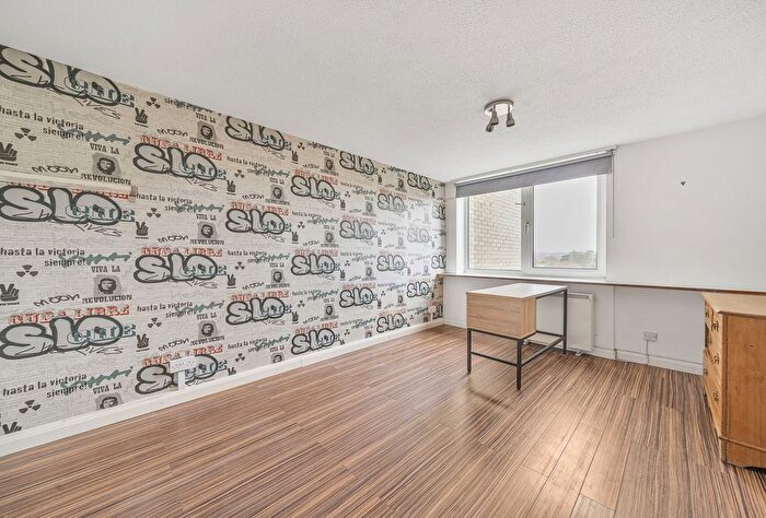 2 Bedroom Flat For Sale In Durdham Park, Bristol, Somerset, BS6