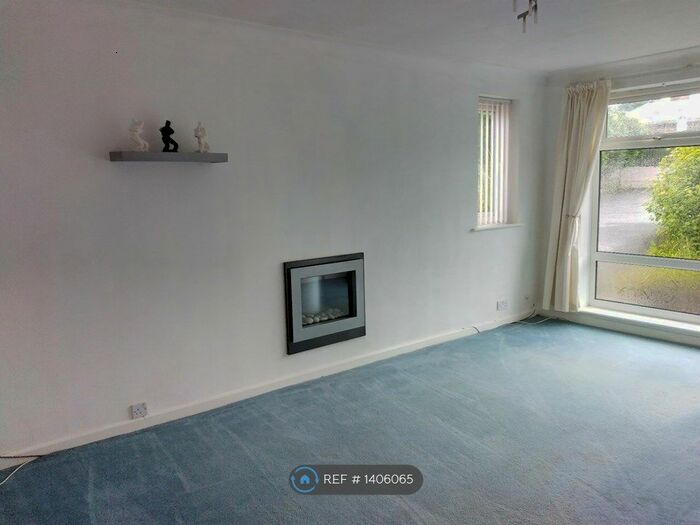 2 Bedroom Bungalow To Rent In Davids Lane, Oldham, OL4