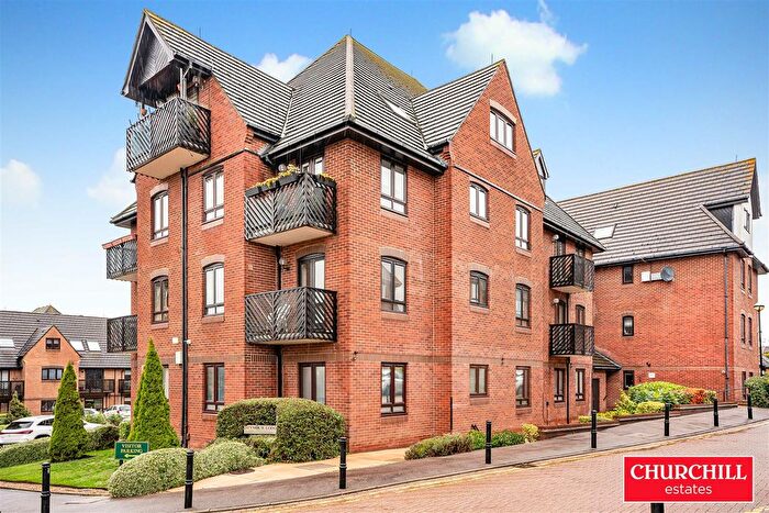 2 Bedroom Flat For Sale In Boleyn Court, Epping New Road, Buckhurst Hill, IG9