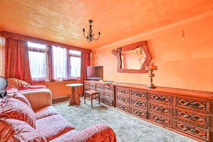 2 Bedroom Flat For Sale In Comber Close, Dollis Hill, London, NW2