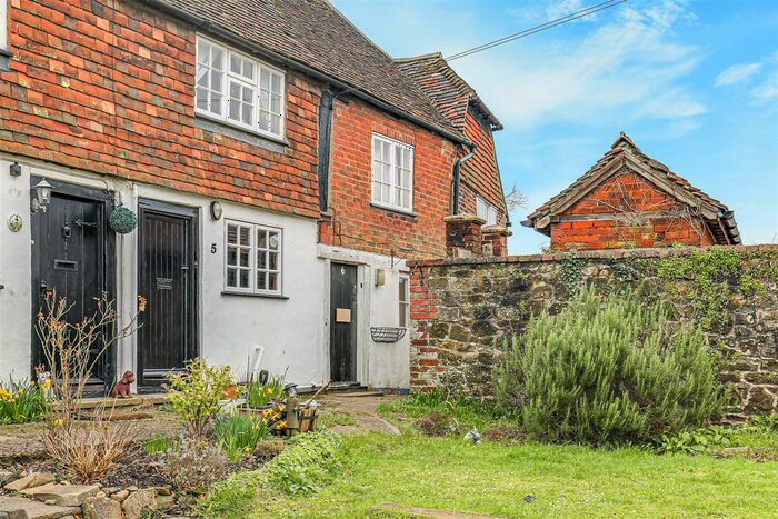 2 Bedroom Semi-Detached House For Sale In Duncans Yard, Westerham, TN16