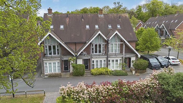 4 Bedroom Terraced House To Rent In Uplands Road, Guildford, GU1