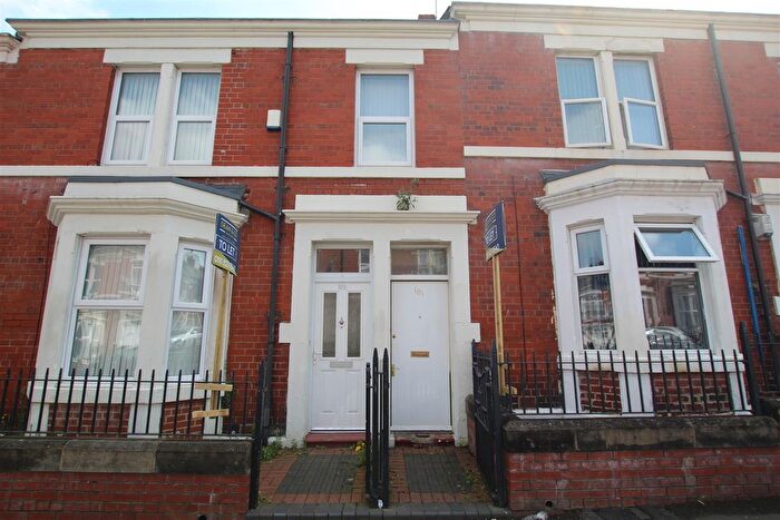 2 Bedroom Flat To Rent In Wingrove Gardens, Newcastle Upon Tyne, NE4