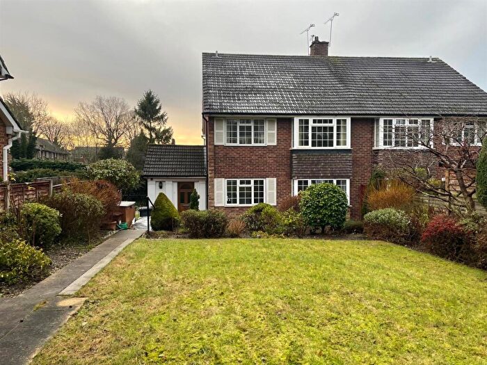 2 Bedroom Apartment For Sale In Sandringham Road, Potters Bar, EN6