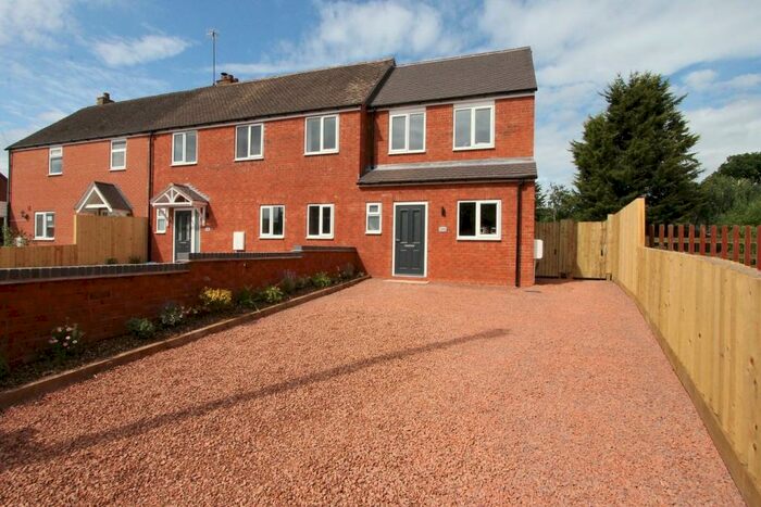 3 Bedroom End Of Terrace House For Sale In Courts Close, Hanbury, Bromsgrove, B60