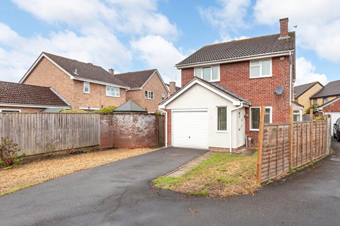 3 Bedroom Detached House For Sale In Collingbourne Close, Trowbridge, BA14