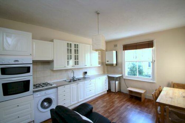 3 Bedroom Apartment To Rent In Archway Road, Highgate, N6