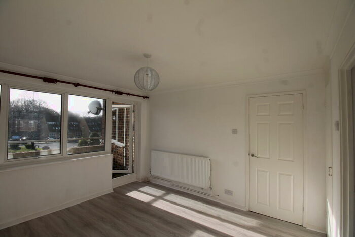 1 Bedroom Apartment To Rent In South Holmes Road, Horsham, RH13