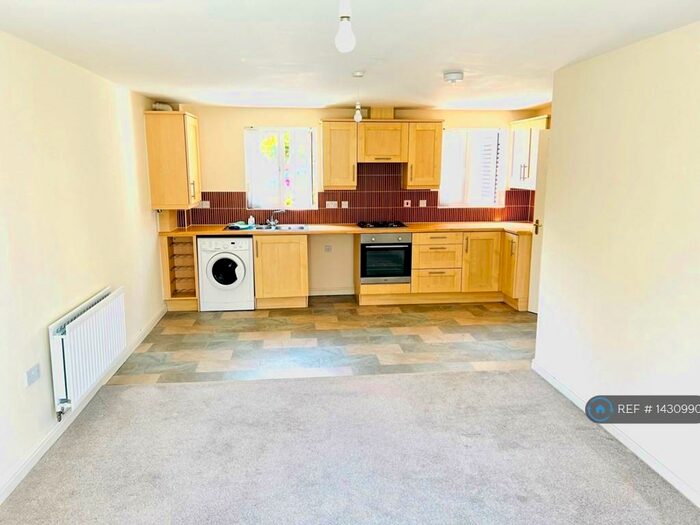 2 Bedroom Flat To Rent In Arudur Hen, Cardiff, CF15