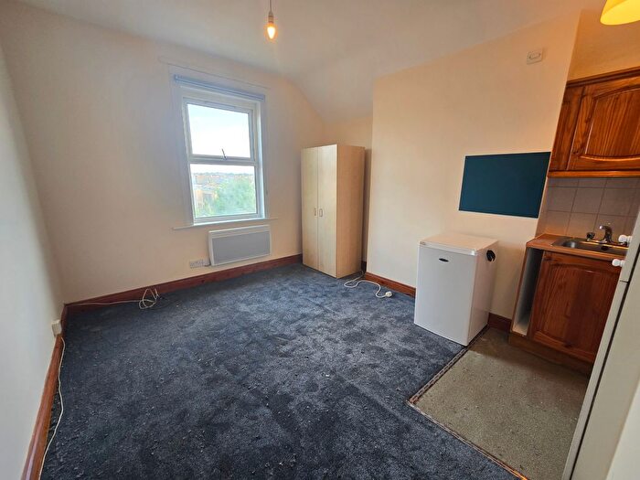 Studio To Rent In London Road, London, SW17